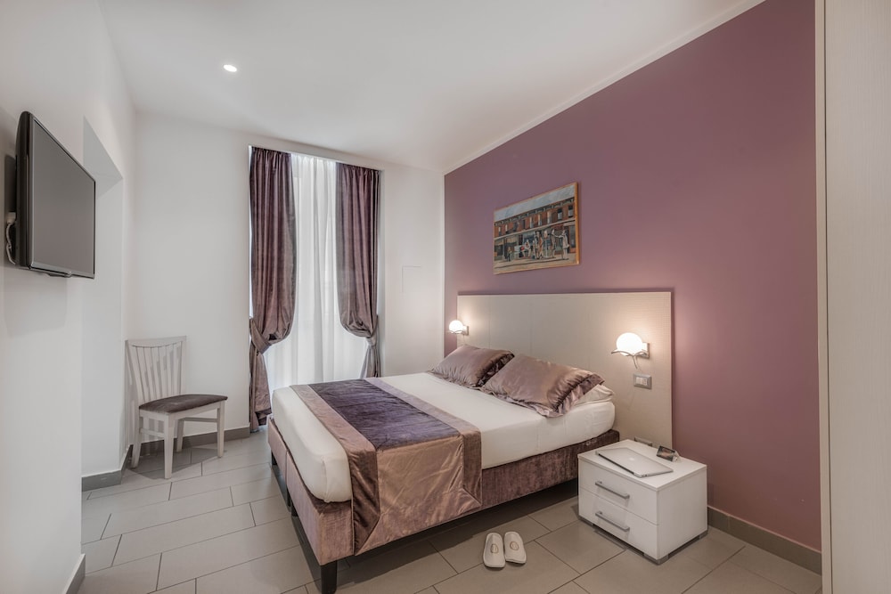 Trevi Palace Hotel — Hotel rooms in Rome, Lazio