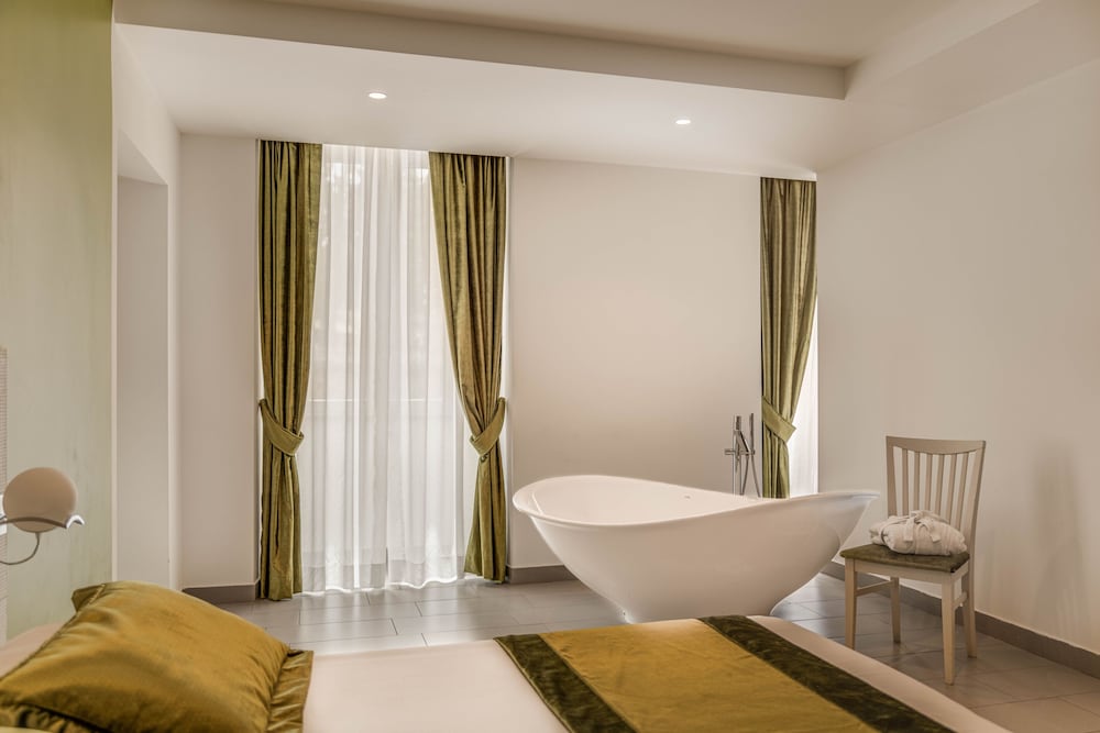 Trevi Palace Hotel — Hotel rooms in Rome, Lazio