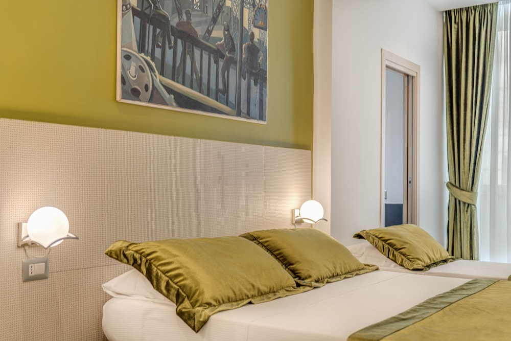 Trevi Palace Hotel — Hotel rooms in Rome, Lazio