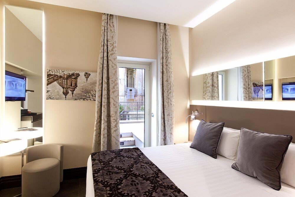 Trevi Palace Hotel — Hotel rooms in Rome, Lazio