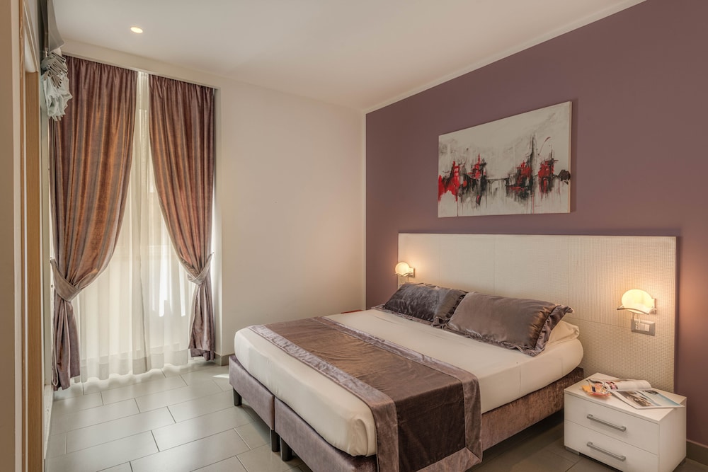 Trevi Palace Hotel — Hotel rooms in Rome, Lazio