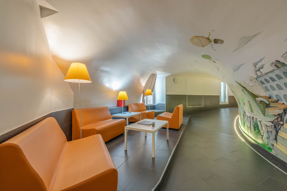 Trevi Palace Hotel — Hotel building in Rome, Lazio