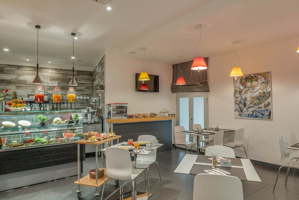 Trevi Palace Hotel — Restaurant & bars in Rome, Lazio
