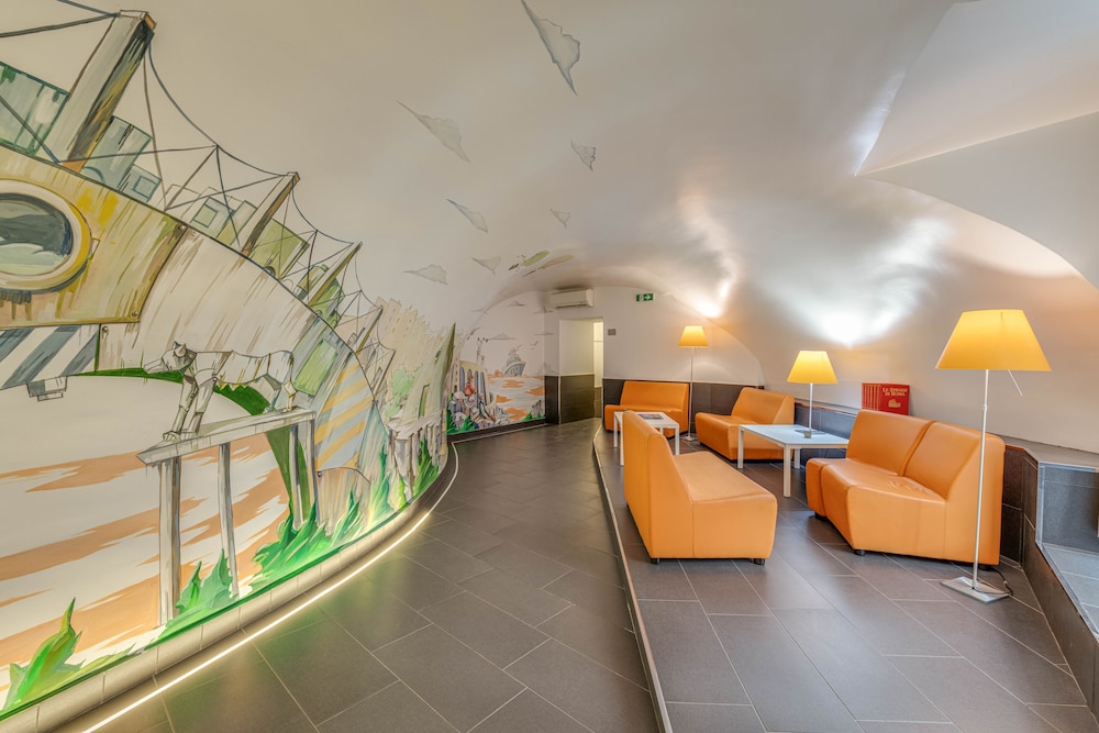 Trevi Palace Hotel — Hotel building in Rome, Lazio