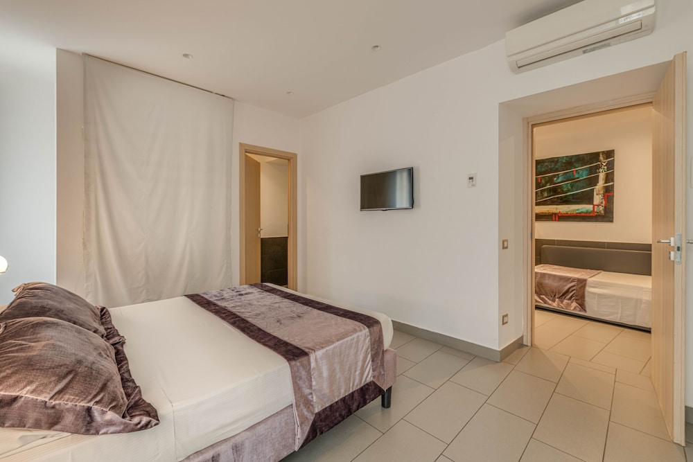Trevi Palace Hotel — Hotel rooms in Rome, Lazio