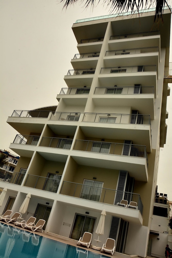 Side Su Hotel — Hotel building in Side