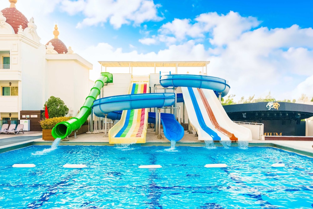 Oz Hotels Side Premium — Swimming pool in Evrenseki