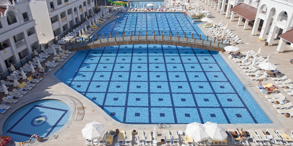 Oz Hotels Side Premium — Swimming pool in Evrenseki