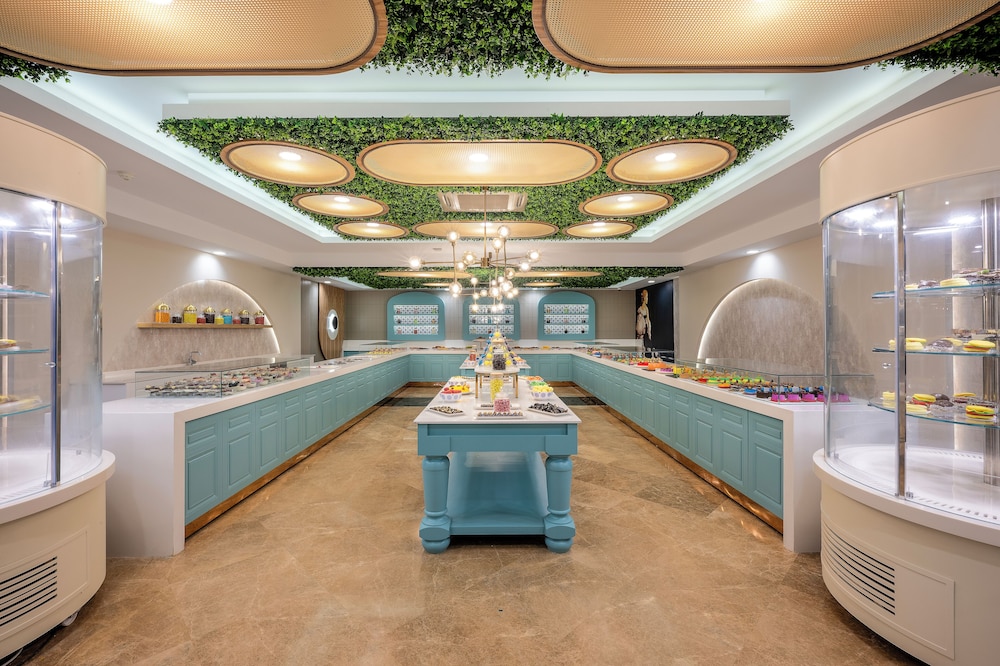 Oz Hotels Side Premium — Restaurant & bars in Evrenseki