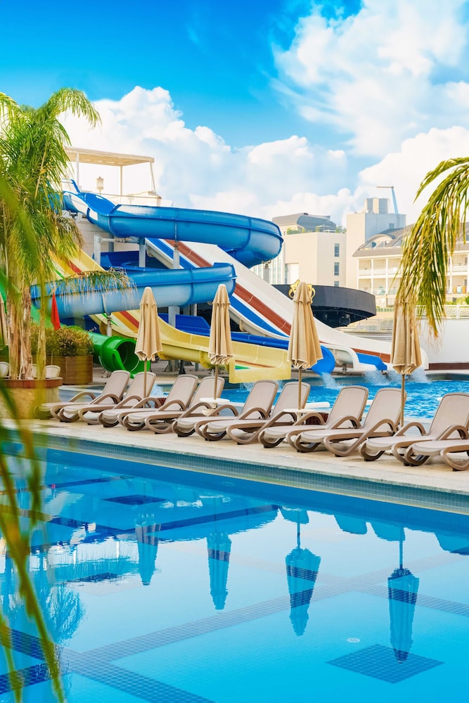 Oz Hotels Side Premium — Swimming pool in Evrenseki