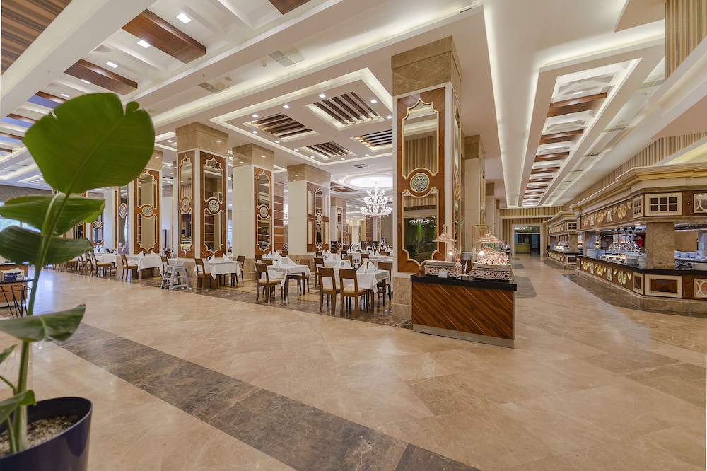 Oz Hotels Side Premium — Restaurant & bars in Evrenseki