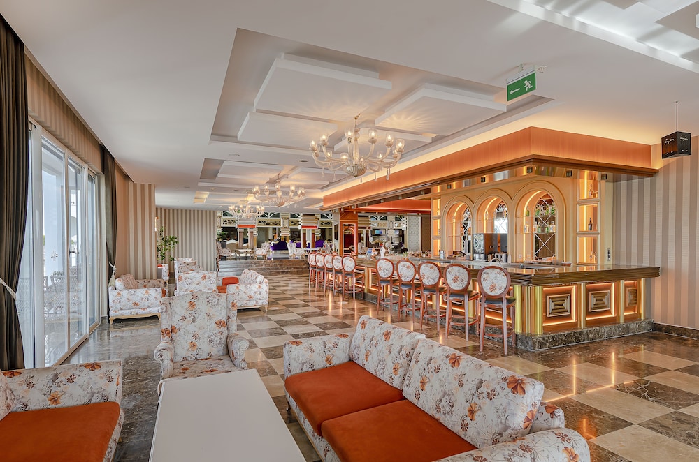 Oz Hotels Side Premium — Restaurant & bars in Evrenseki