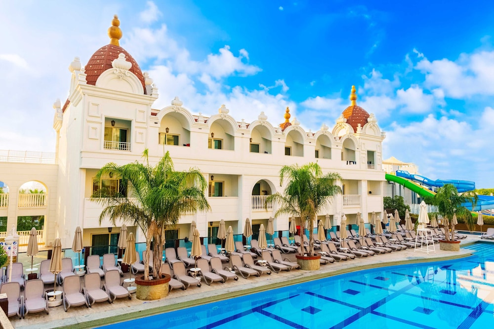 Oz Hotels Side Premium — Swimming pool in Evrenseki
