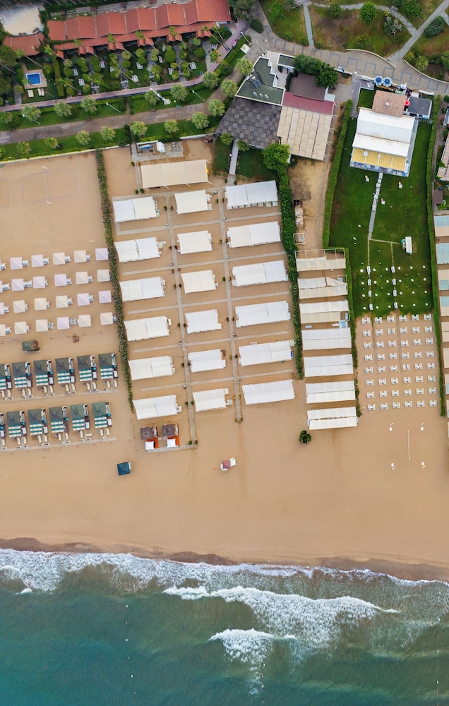 Oz Hotels Side Premium — Beach in Evrenseki