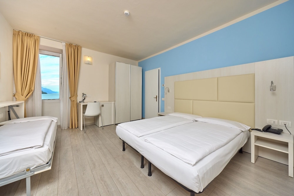 Hotel Geier — Hotel rooms in Torbole, Trentino-Alto Adige