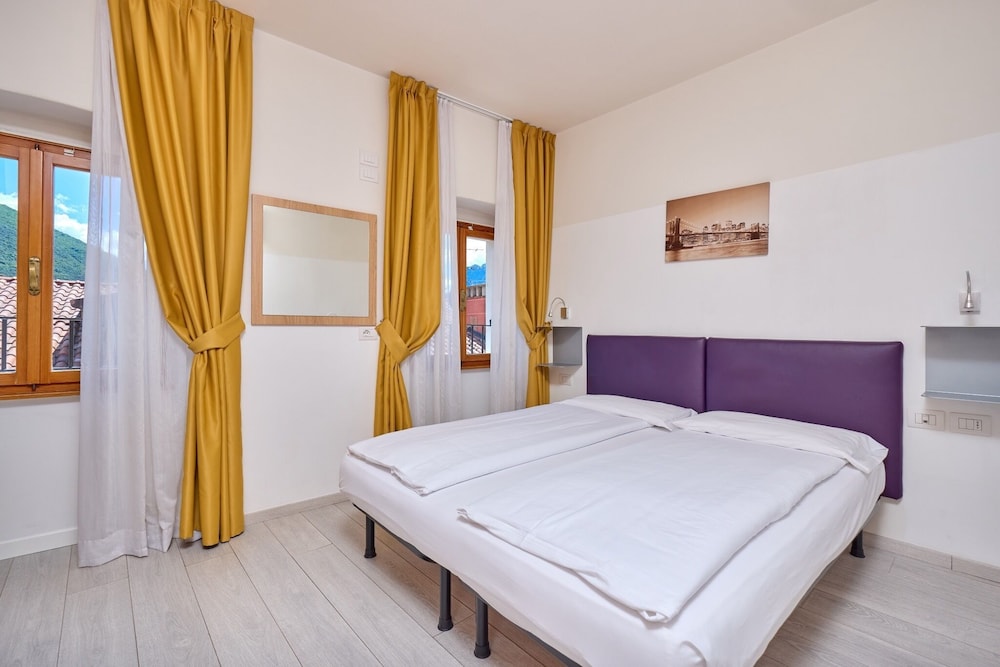 Hotel Geier — Hotel rooms in Torbole, Trentino-Alto Adige