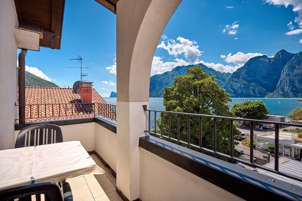 Hotel Geier — Hotel rooms in Torbole, Trentino-Alto Adige