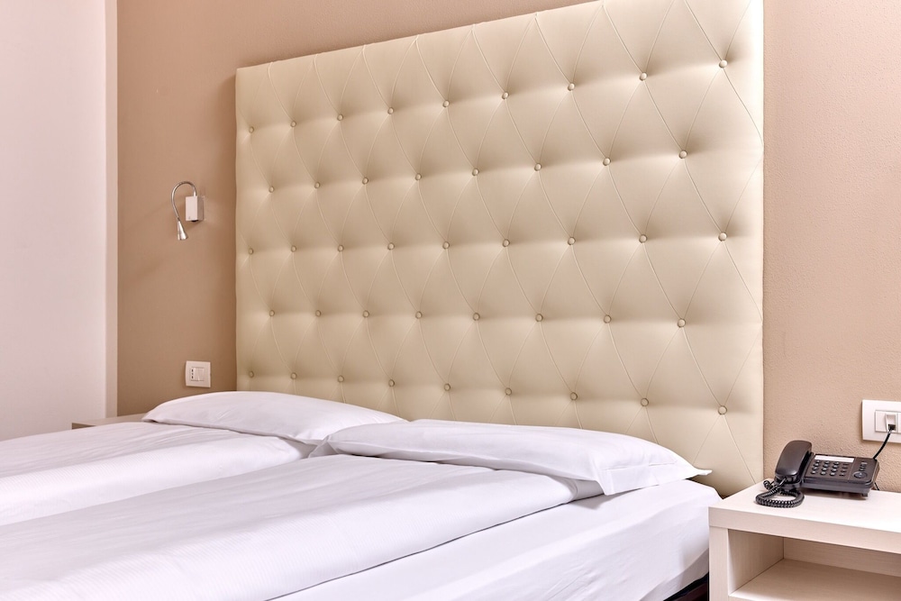 Hotel Geier — Hotel rooms in Torbole, Trentino-Alto Adige