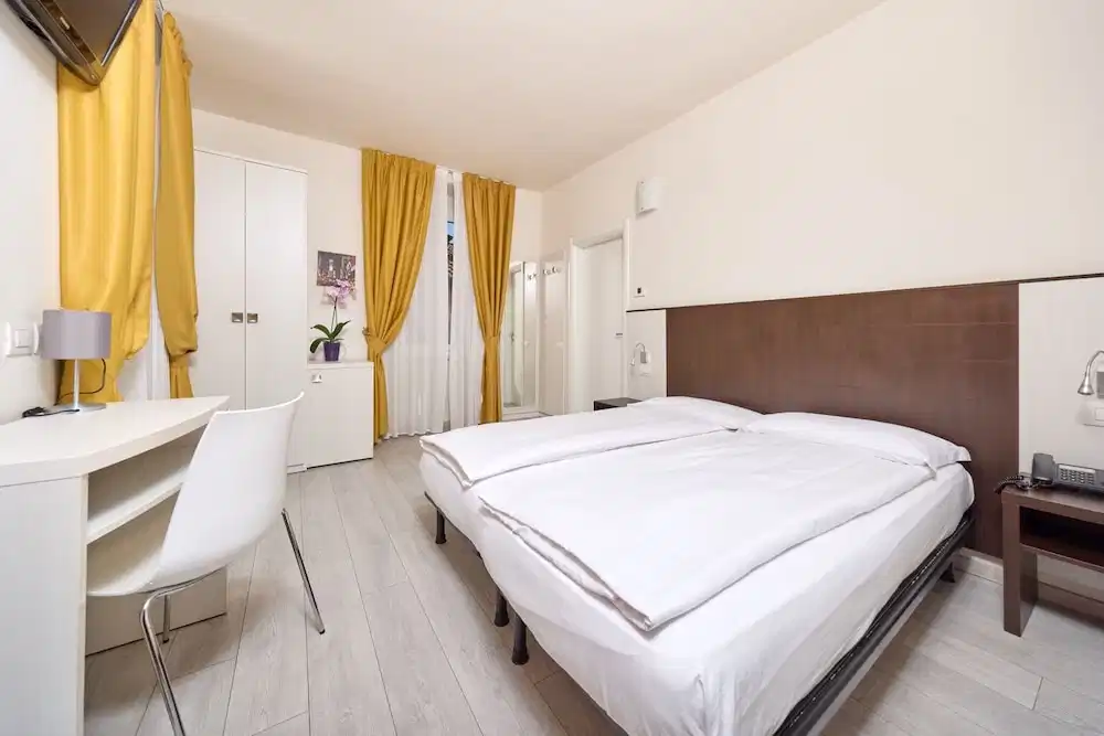 Hotel Geier — Hotel rooms in Torbole, Trentino-Alto Adige