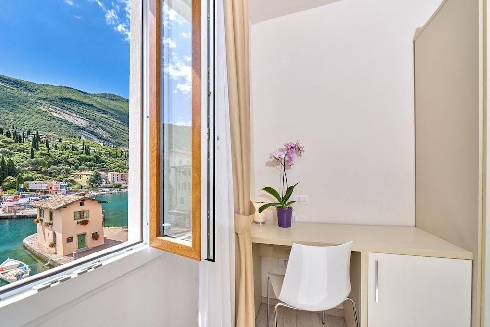 Hotel Geier — Hotel rooms in Torbole, Trentino-Alto Adige