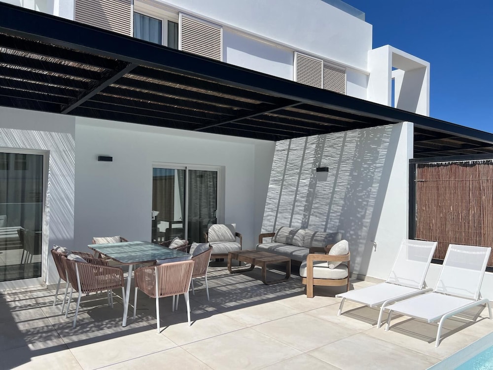 Serena Holiday Homes by LIVVO — Hotel building in Playa Blanca, Canary Islands