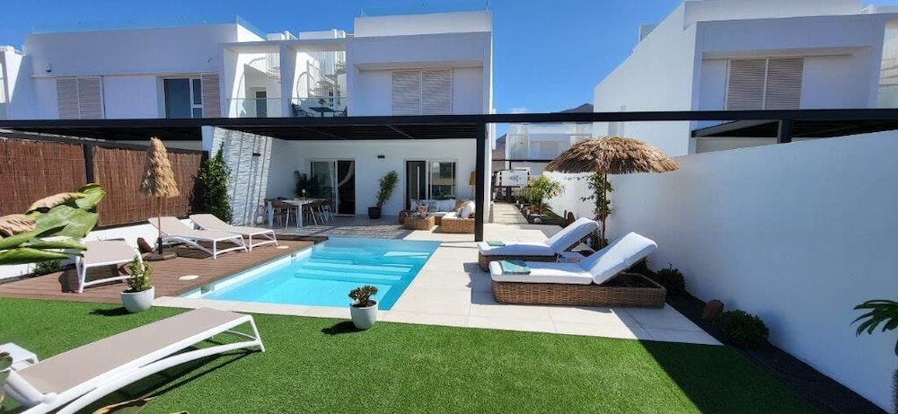Serena Holiday Homes by LIVVO — Swimming pool in Playa Blanca, Canary Islands
