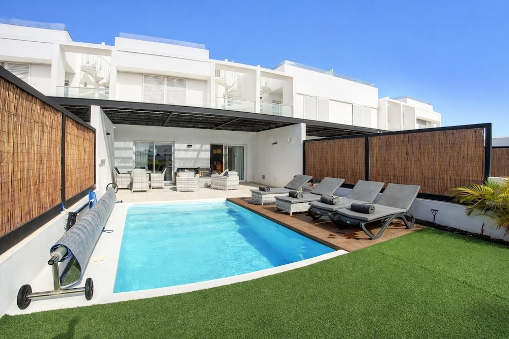 Serena Holiday Homes by LIVVO — Swimming pool in Playa Blanca, Canary Islands