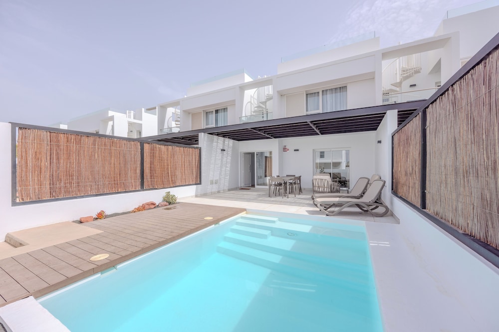 Serena Holiday Homes by LIVVO — Swimming pool in Playa Blanca, Canary Islands
