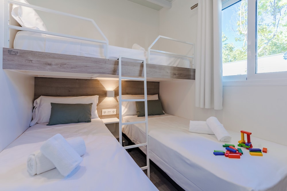 Costa del Sol Glamping Village Fuengirola — Hotel rooms in Fuengirola, Andalusia