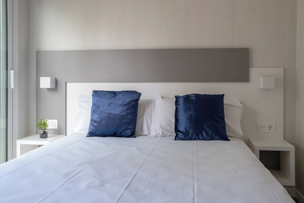 Costa del Sol Glamping Village Fuengirola — Hotel rooms in Fuengirola, Andalusia