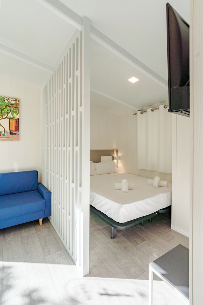 Costa del Sol Glamping Village Fuengirola — Hotel rooms in Fuengirola, Andalusia