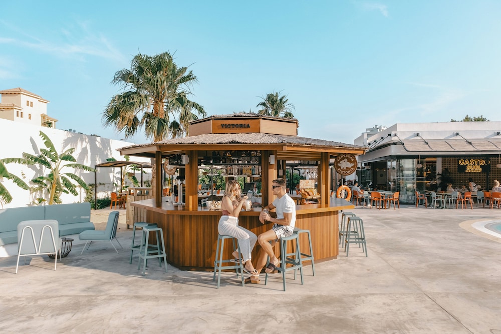 Costa del Sol Glamping Village Fuengirola — Restaurant & bars in Fuengirola, Andalusia