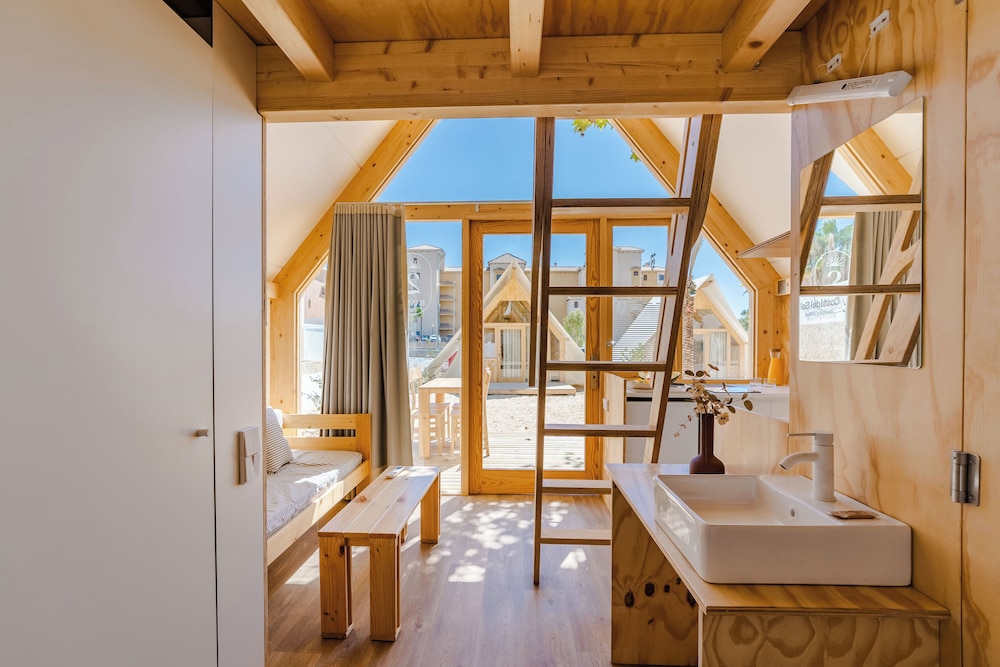 Costa del Sol Glamping Village Fuengirola — Hotel rooms in Fuengirola, Andalusia