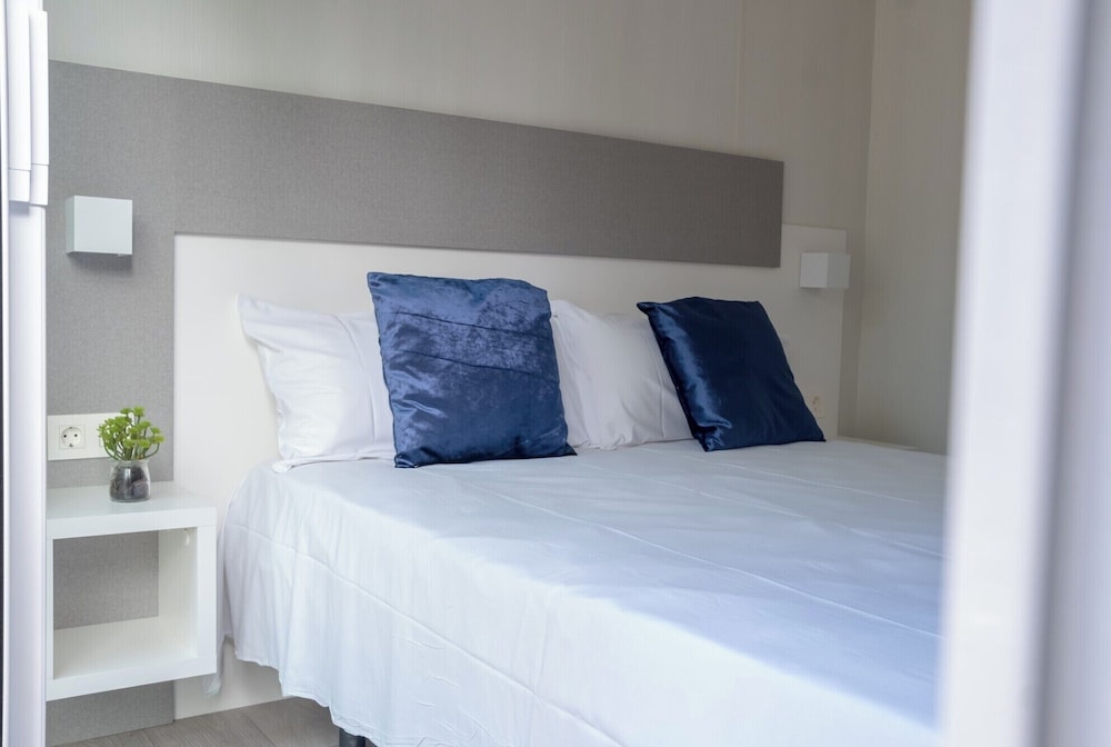 Costa del Sol Glamping Village Fuengirola — Hotel rooms in Fuengirola, Andalusia
