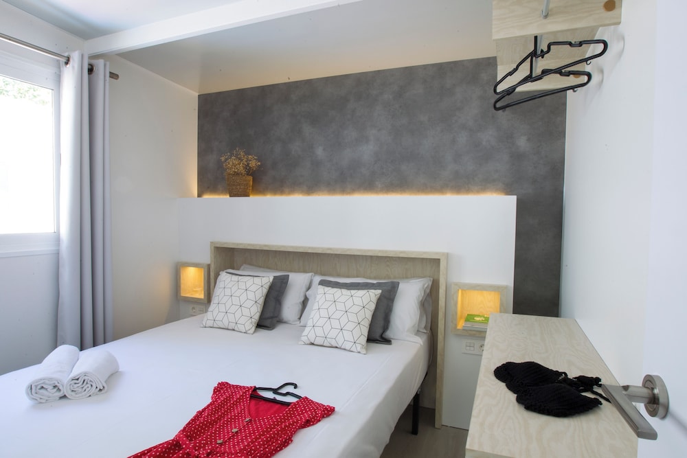 Costa del Sol Glamping Village Fuengirola — Hotel rooms in Fuengirola, Andalusia