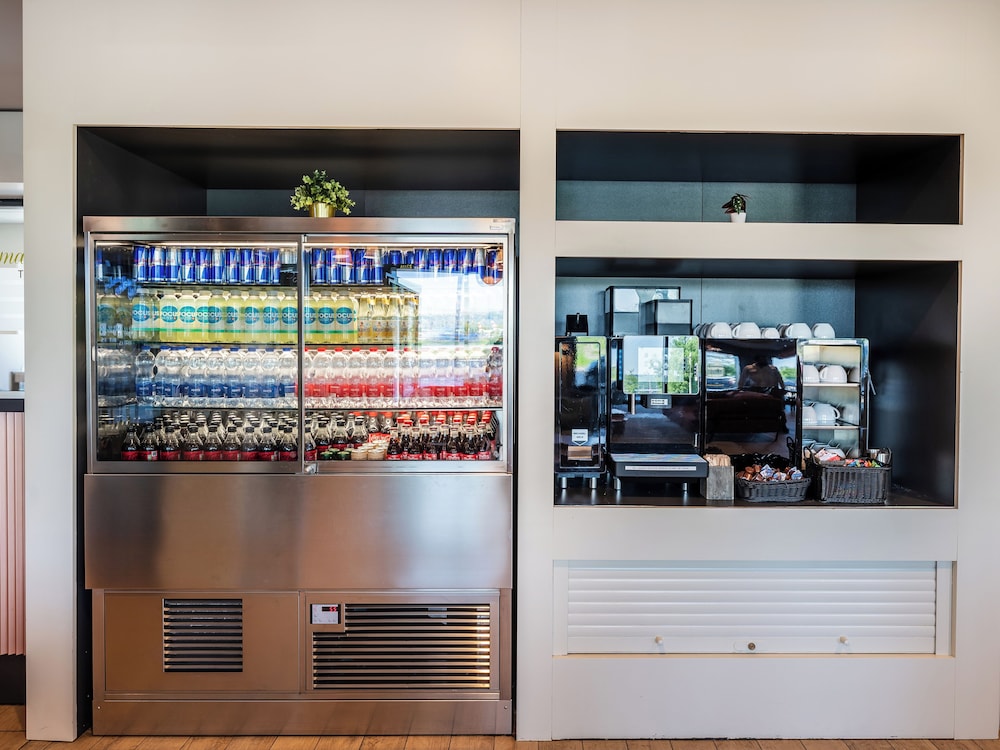 B&B Hotel Zürich Airport Rümlang — Restaurant & bars in Rümlang, Zurich
