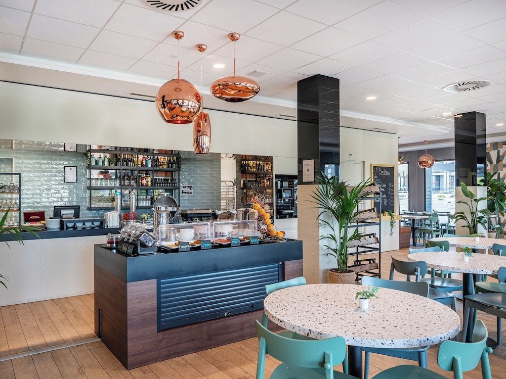 B&B Hotel Zürich Airport Rümlang — Restaurant & bars in Rümlang, Zurich