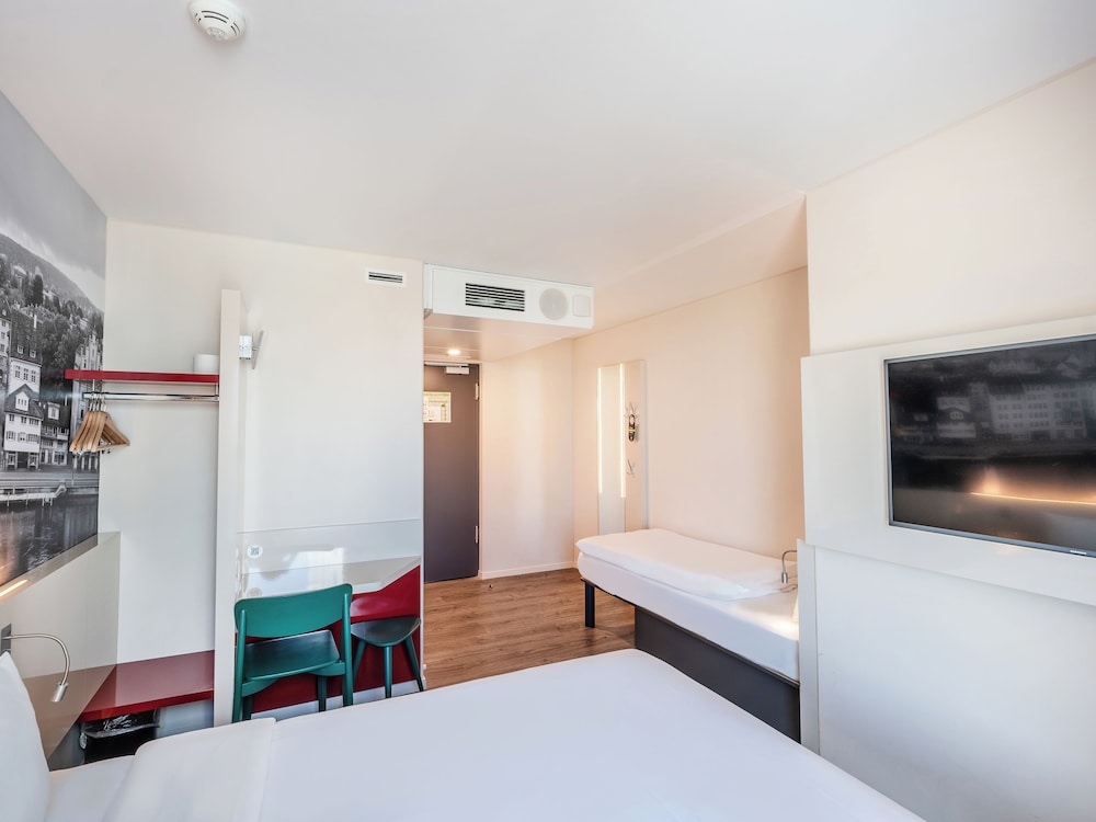 B&B Hotel Zürich Airport Rümlang — Hotel rooms in Rümlang, Zurich