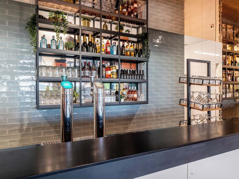 B&B Hotel Zürich Airport Rümlang — Restaurant & bars in Rümlang, Zurich
