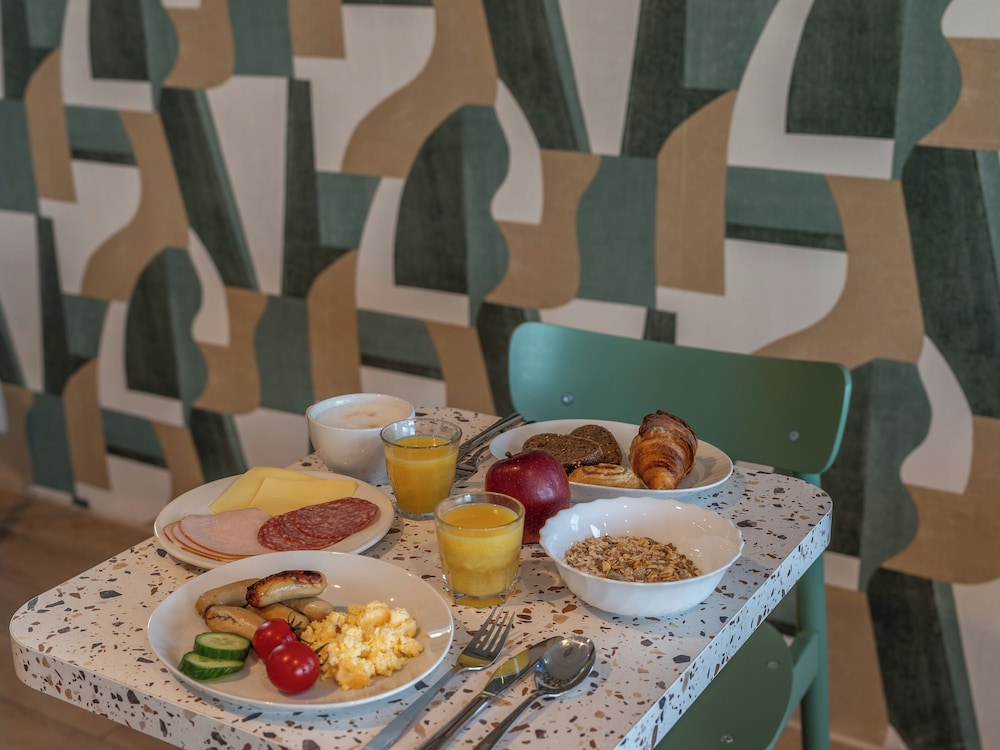 B&B Hotel Zürich Airport Rümlang — Restaurant & bars in Rümlang, Zurich