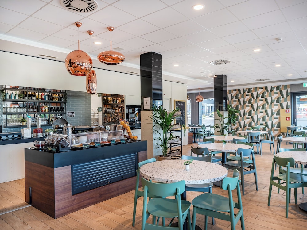 B&B Hotel Zürich Airport Rümlang — Restaurant & bars in Rümlang, Zurich