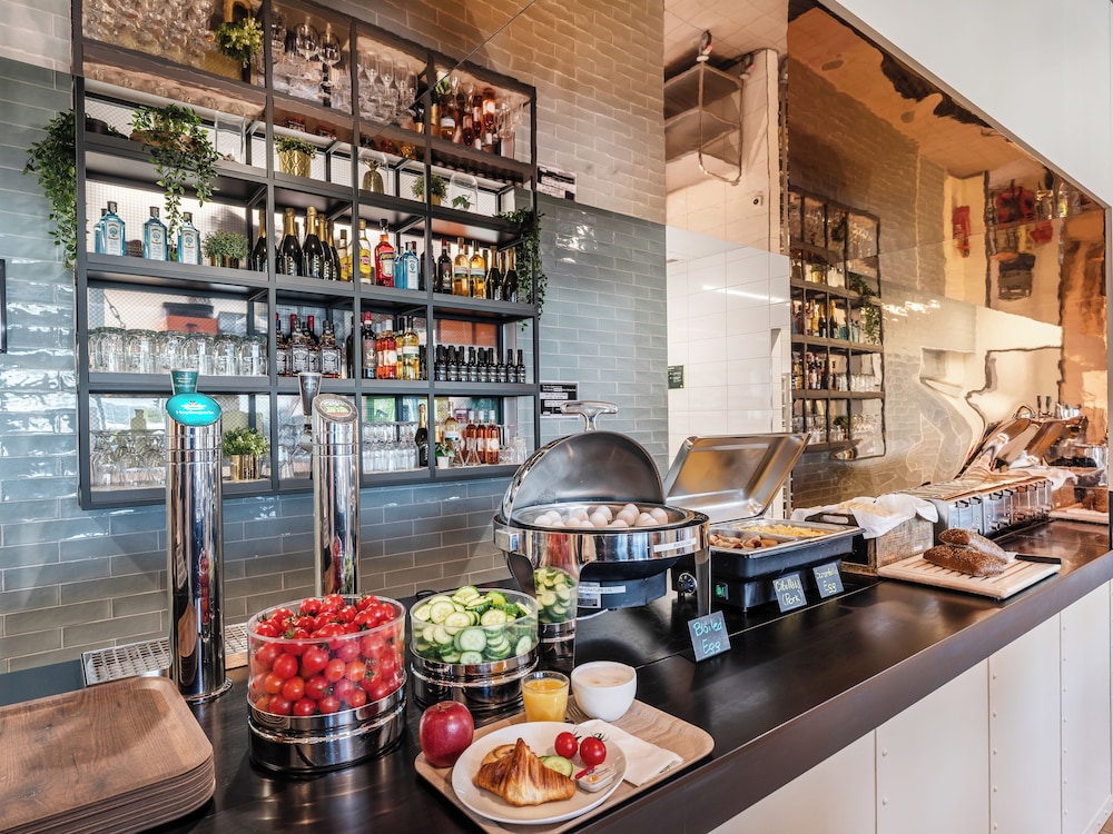 B&B Hotel Zürich Airport Rümlang — Restaurant & bars in Rümlang, Zurich