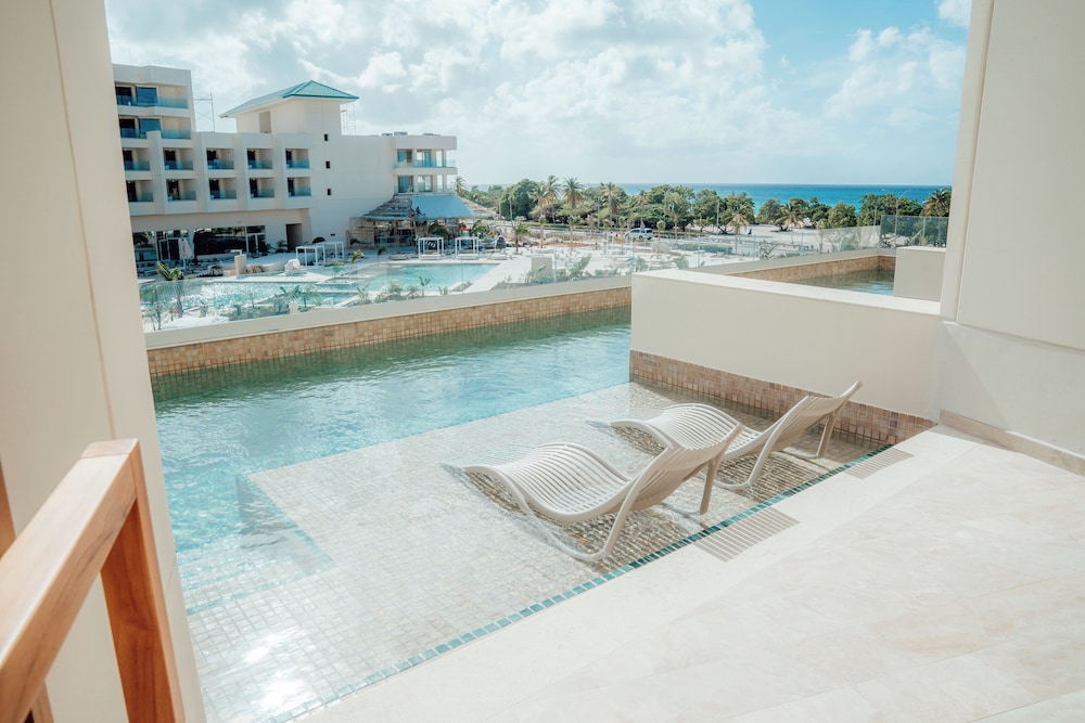 JOIA Aruba by Iberostar — Swimming pool in Oranjestad, Aruba
