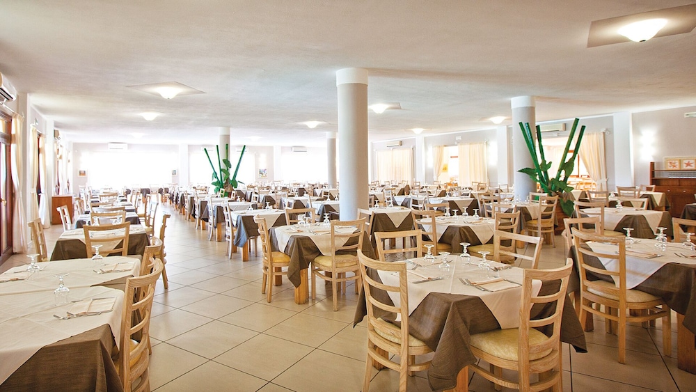 Hotel Club Cala Fiorita — Restaurant & bars in Budoni, Sardinia