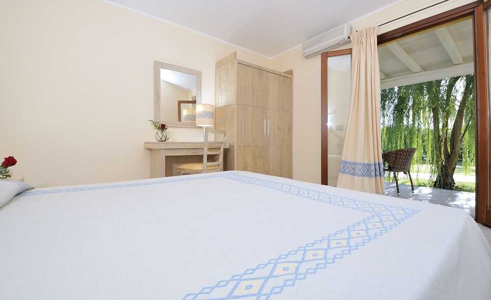 Hotel Club Cala Fiorita — Hotel rooms in Budoni, Sardinia