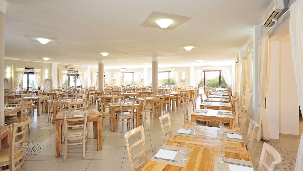 Hotel Club Cala Fiorita — Restaurant & bars in Budoni, Sardinia