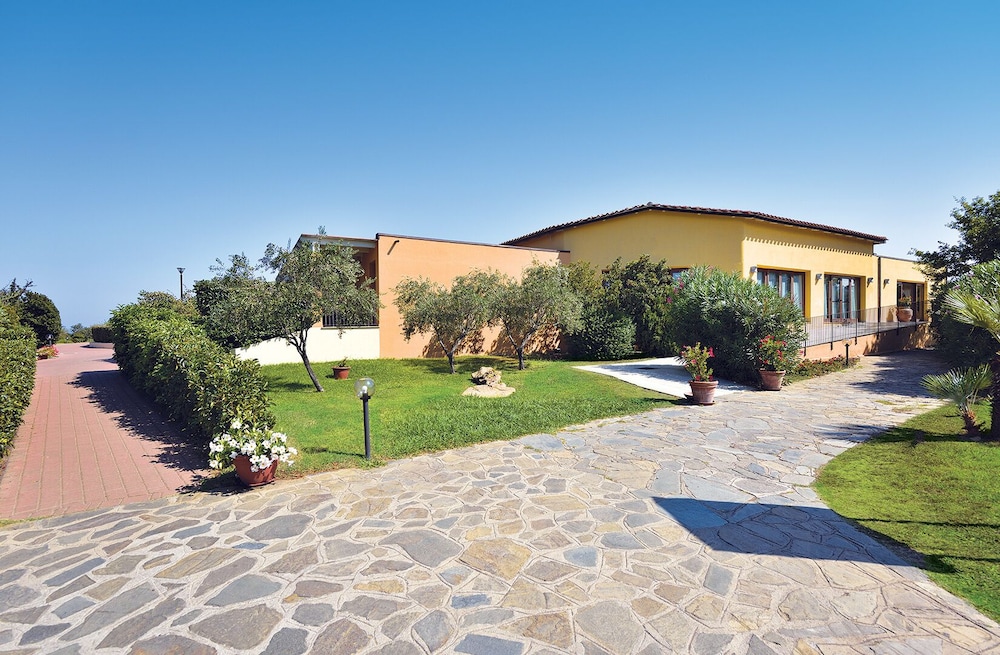 Hotel Club Cala Fiorita — Hotel building in Budoni, Sardinia