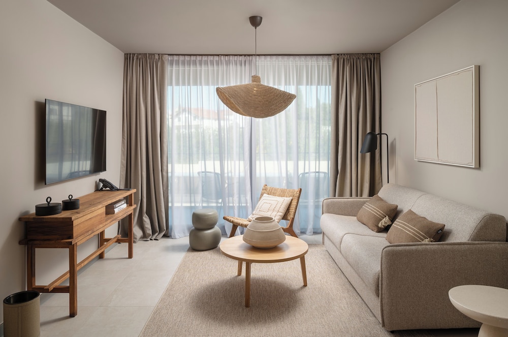 Molum Hotel & Residences — Hotel rooms in Sveti Filip i Jakov, Zadar