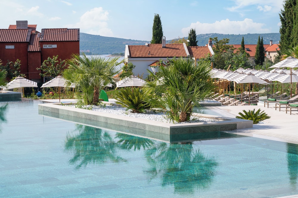 Molum Hotel & Residences — Swimming pool in Sveti Filip i Jakov, Zadar