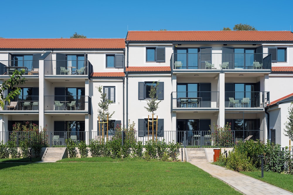 Molum Hotel & Residences — Hotel building in Sveti Filip i Jakov, Zadar